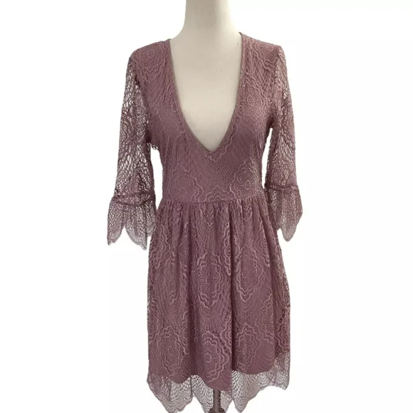 Express mauve lace deep V neck dress - Picture 4 of 7